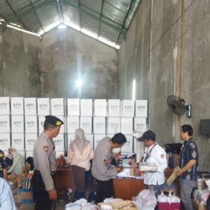 Polres Lombok Barat Kawal Ketat Distribusi Surat Suara Pilkada 2024