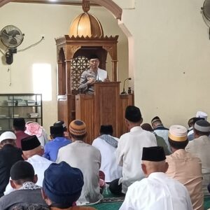 Personel Polsek Ropang Jajaran Polres Sumbawa Jadi Khotib di Masjid An Nur Desa Lantung