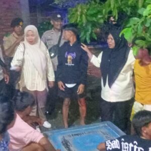 Patroli Blue Light Gabungan TNI & Polri Bersama Unsur Pemerintah Kecamatan Woja Berhasil Amankan Pemuda dan Pelajar