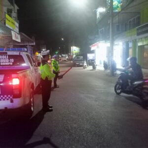 Satlantas Polres Dompu Gelar Blue Light Patrol dan Strong Point untuk Tingkatkan Keselamatan Lalu Lintas