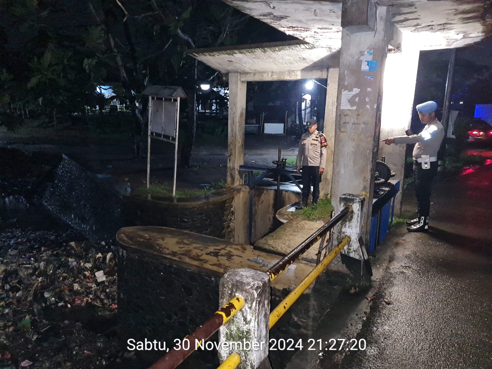 Cegah Banjir dan Pohon Tumbang, Polsek Kediri Gelar Patroli Rutin