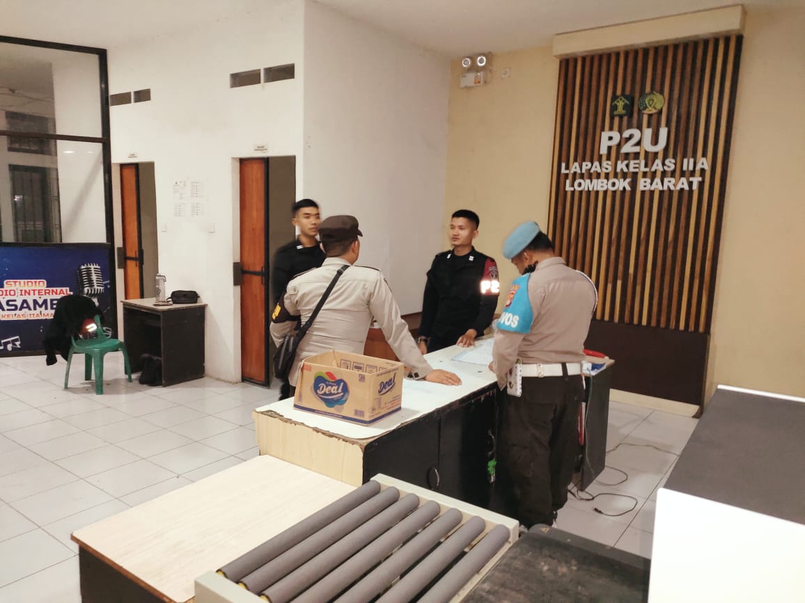 Cuaca Ekstrem, Polsek Kuripan Imbau Warga Waspada dan Jaga Diri