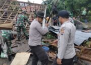 Curah Hujan Tinggi Sebabkan Banjir di Kecamatan Wera, Polsek Wera Sigap Bantu Warga