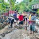 Personel Polsek Ambalawi Gotong Royong Bersihkan Material Banjir Bandang