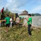 Bhabinkamtibmas Desa Belo Bersama Masyarakat Gotong Royong Sterilkan Jalan Bekas Tebang Pohon di Pinggir Jalan Raya