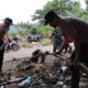 Tim Gabungan dan Warga Gotong-Royong Bersihkan Sisa Banjir di Wera