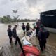 Brimob Polda NTB Gerak Cepat Evakuasi Warga Terdampak Banjir di Mataram