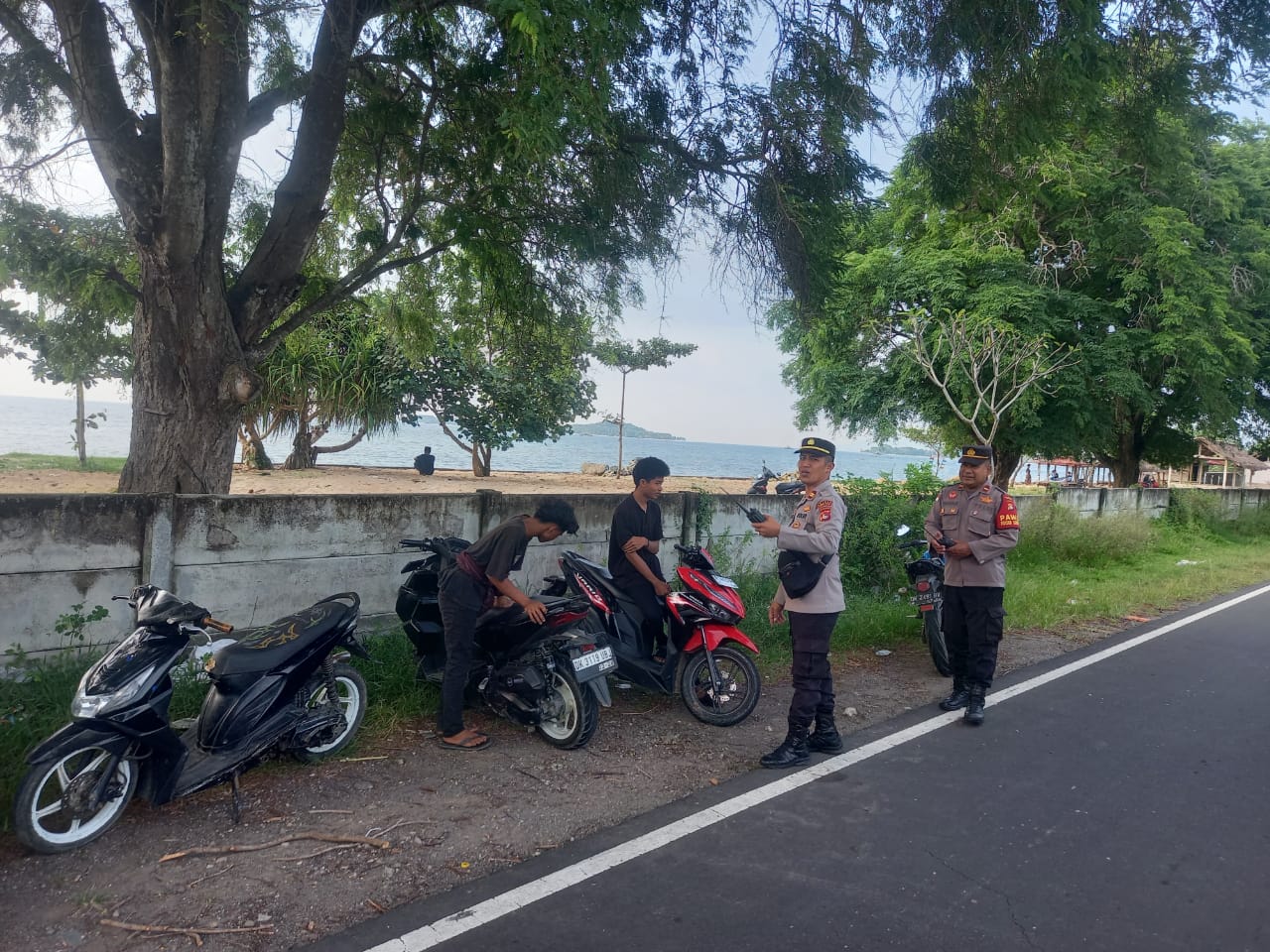 Ngabuburit Aman! Polsek Sekotong Patroli Cegah Gangguan Kamtibmas