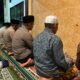 Polri Dekat dengan Umat: Kapolsek Kediri Tarawih Bersama Warga