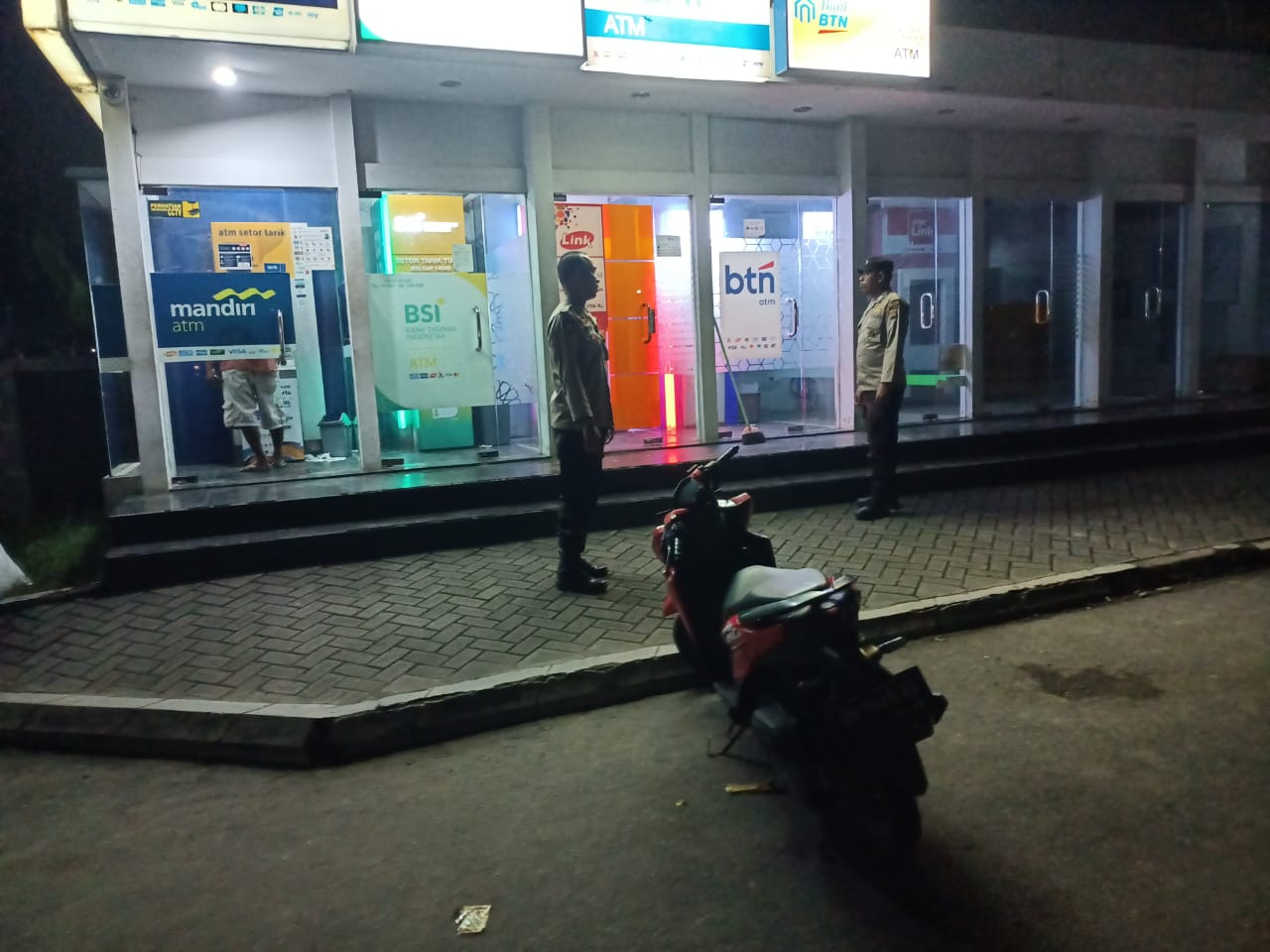 Lombok Barat Waspada! Patroli KRYD Polsek Batulayar Gencarkan Pengawasan ATM dan Kawasan Rawan