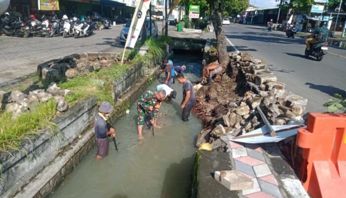 Sambut Musim Tanam, TNI dan Masyarakat Kompak Perbaiki Kerusakan Irigasi Pertanian
