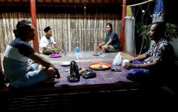 Polisi Sambangi Warga Ronda, Jaga Kamtibmas di Lombok Barat