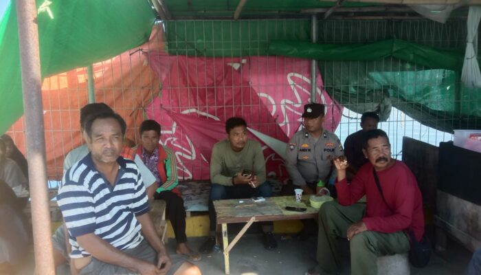 Polsek Kawasan Pelabuhan Laut Bima Gelar Jumat Curhat Bersama Buruh dan Penumpang Kapal