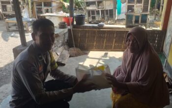 Polri Hadir di Tengah Masyarakat: Polsek Lembar Bagikan Paket Nutrisi Mantap