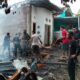 Personel Polsek Ambalawi Bantu Padamkan Kebakaran Rumah di Dusun Benteng Tolowata