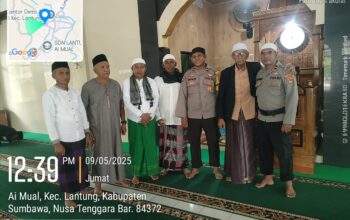 Bhabinkamtibmas Desa Ai Mual Jadi Khatib dan Imam Sekaligus Sampaikan Pesan Kamtibmas ke Warga