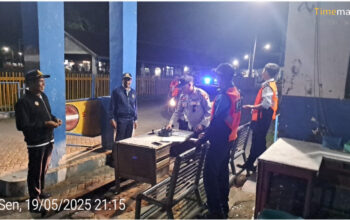 Cegah Aksi Premanisme, Polsek Labuhan Badas Gelar Blue Light Patrol