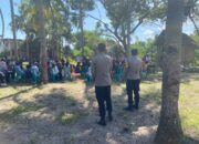 Polsubsektor Kawasan Lakey Amankan Ibadah Hari Raya Isa Almasih Umat Katolik di Pantai Lakey