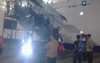 Polsek Kawasan Pelabuhan Laut Bima Laksanakan Pengamanan Embarkasi dan Debarkasi Penumpang Kapal KM. Leuser