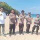 Demi Kenyamanan Masyarakat Yang Menikmati Hari Libur, Polsek Monta Siagakan Personel di Pantai Wane