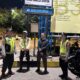 Patroli Dialogis di Pelabuhan Poto Tano, Polsek Kawasan Pelabuhan Laut Tano Ajak Pengguna Jasa Waspada Cuaca dan Keamanan Pribadi