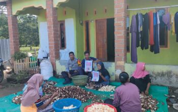 Polsek Rasanae Timur Gelar Jumat Curhat, Sekaligus Sosialisasikan Bahaya TPPO kepada Warga