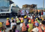 Aksi Sosial Polres Lobar Sentuh Pekerja Pelabuhan Lembar