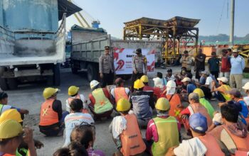 Aksi Sosial Polres Lobar Sentuh Pekerja Pelabuhan Lembar