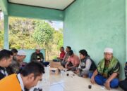 Bhabinkamtibmas Kedaro Kawal Penyaluran Bibit untuk Kemandirian Pangan Sekotong