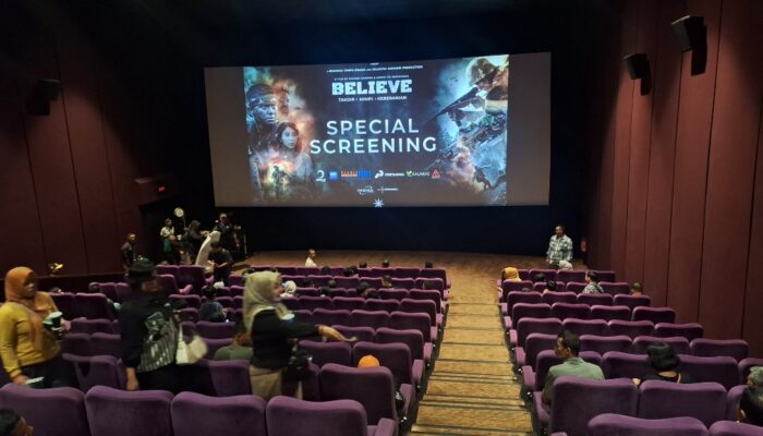 TNI dan Masyarakat Nobar Film Believe di Mataram, Bangkitkan Semangat Nasionalisme dan Empati Sosial