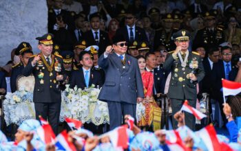 Presiden Hadiahi Penghargaan Nugraha Sakanti dan Tanda Kehormatan Bintang Bhayangkara Nararya