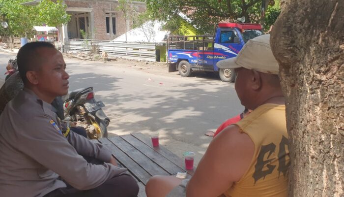 Dekatkan Diri dengan Warga, Bhabinkamtibmas Kelurahan Jatibaru Timur Laksanakan Sambang dan Himbauan Kamtibmas