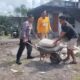 Bhabinkamtibmas Desa Ta’a Bersama Warga Gotong Royong Bangun Masjid
