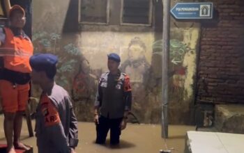 Meski Banjir Berangsur Surut Tim Polda Metro Jaya Terus Siaga