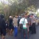 Respon Cepat Personel Polsek Sape, Evakuasi Korban Laka Lantas di Jalan Lintas Sape-Bima