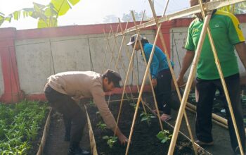 Polsek Kuripan Dorong Kemandirian Pangan Warga Desa Kuripan Utara
