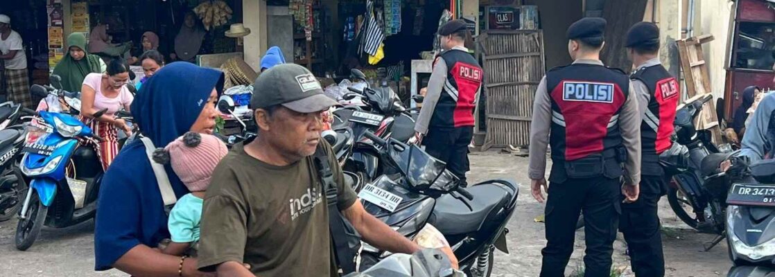 Polres Lombok Barat Gelar Patroli Dialogis di Pasar Banyu Urip Cegah Radikalisme