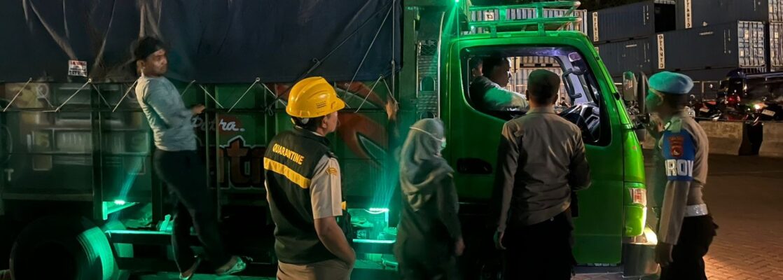 Polsek Kawasan Pelabuhan Lembar Cegah Gangguan Kamtibmas Lewat Pemeriksaan Bongkaran
