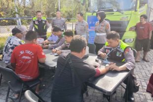 Polres Lombok Barat Gelar Bakti Kesehatan Gratis di Pelabuhan Gilimas Lembar