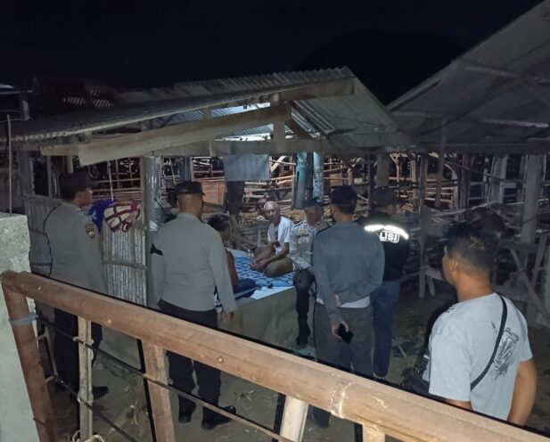 Polsek Gerung Intensifkan Patroli Kamling dan Kandang Kolektif di Desa Kebon Ayu