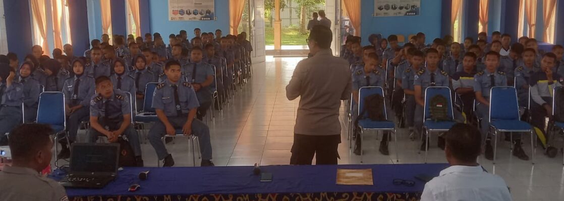 Bangun Generasi Sehat, Polres Lombok Barat Sosialisasi di SMKN 1 Lembar