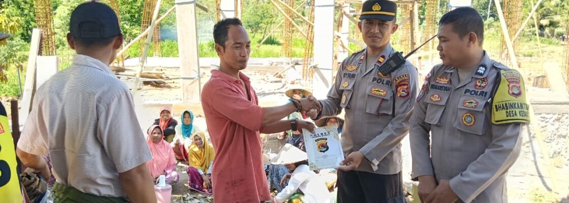 Aksi Nyata Polri: Polsek Sekotong Salurkan Bantuan Sosial di Desa Kedaro Lombok Barat
