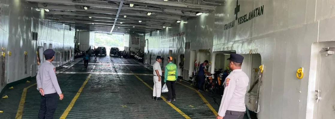 Tingkatkan Kamtibmas, Polsek Lembar Aktifkan Patroli di Atas Kapal Penyeberangan