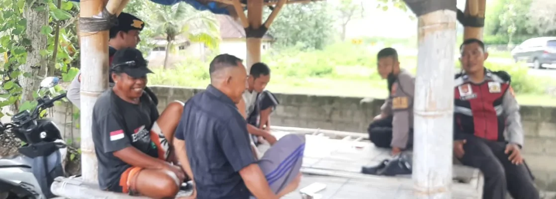 Empat Personel Polsek Sekotong Patroli Dialogis di Gunung Ketapang