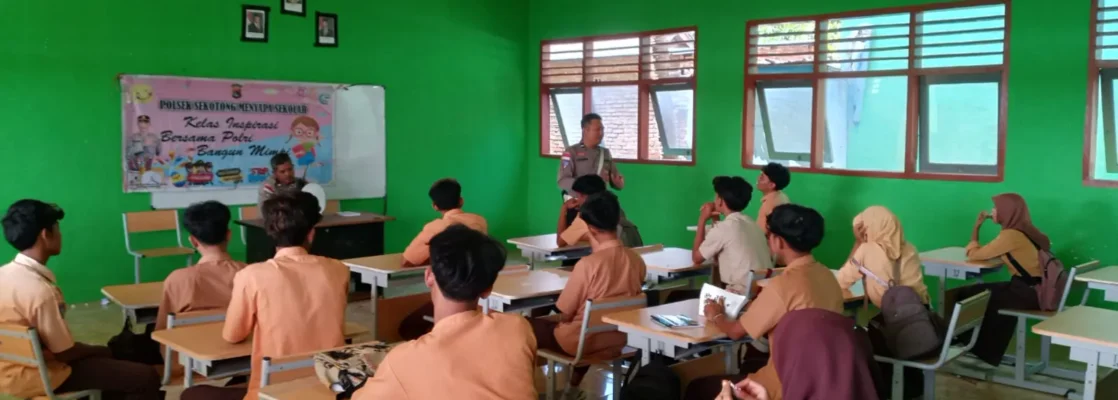 Dekatkan Diri ke Generasi Muda, Polsek Sekotong Turun ke Sekolah