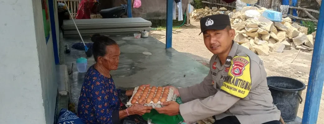 Bhabinkamtibmas Buwun Mas Hadirkan Bantuan Bergizi untuk Warga Sekotong