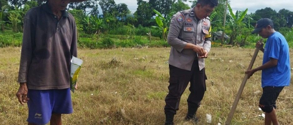 Gencarkan Ketahanan Pangan, Bhabinkamtibmas Labuapi Kunjungi Warga Telagawaru